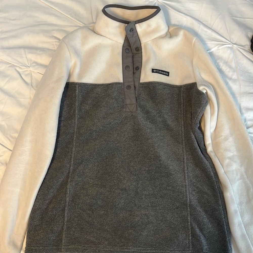 Columbia Cream and Gray Sweatshirt